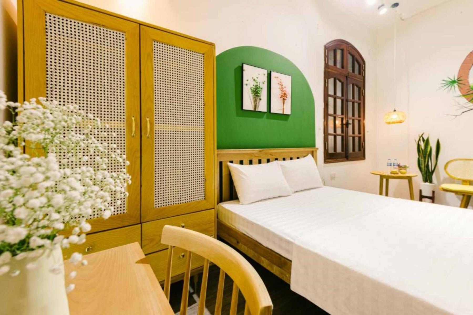 Phòng deluxe có giường đôi của Eden Wsetlake Hanoi Hotel 