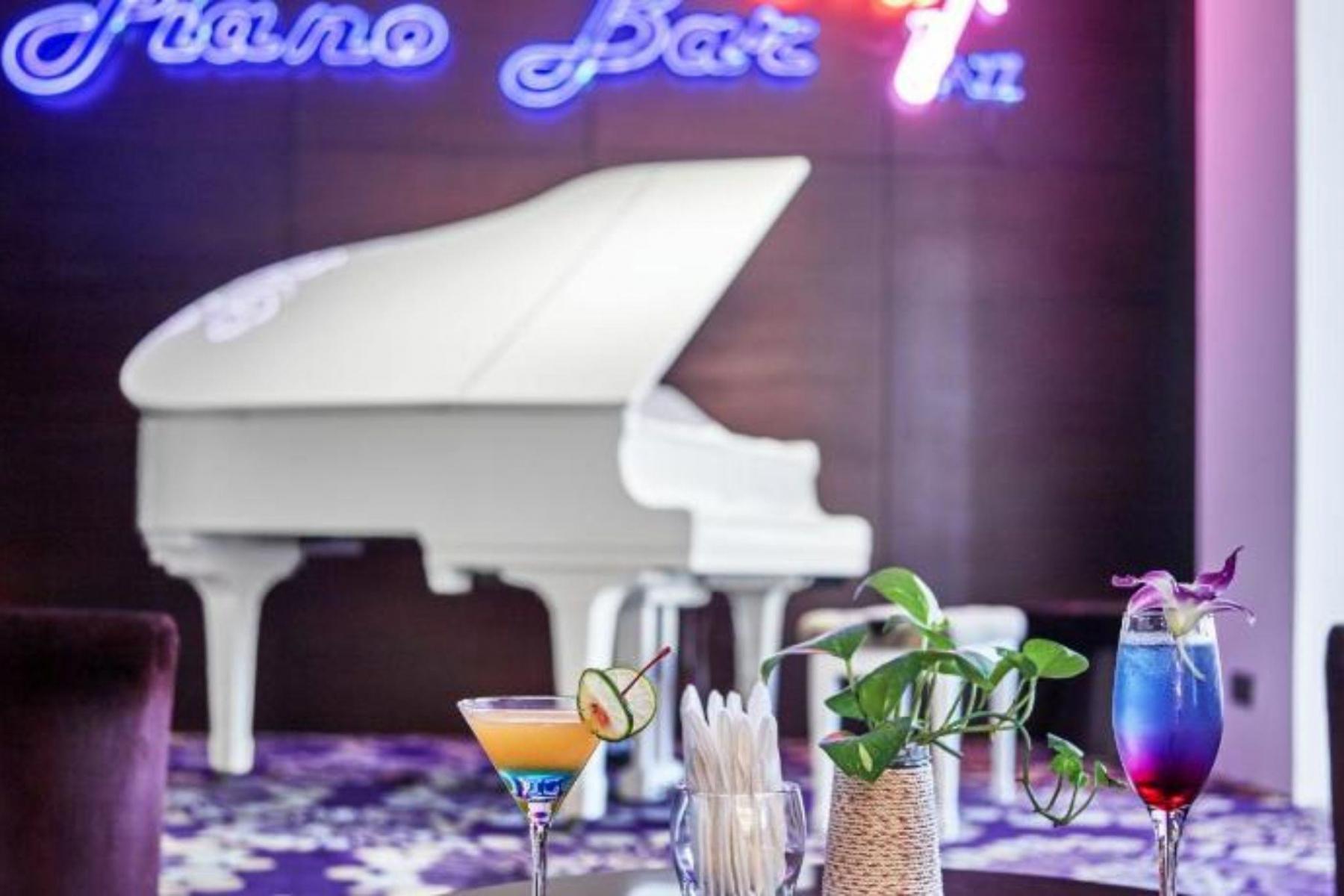 piano bar