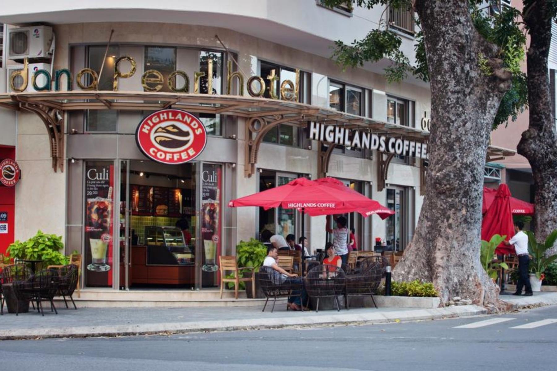 nhuong-quyen-highland-coffee-