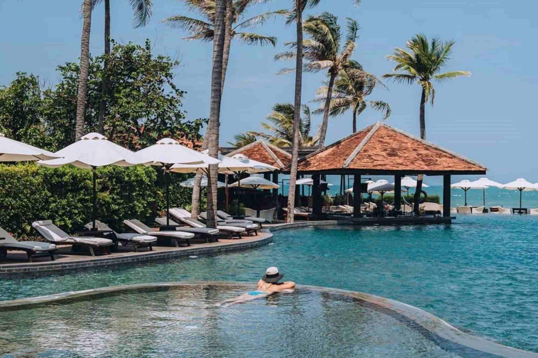 Hồ bơi ngoài trời tại Anantara Mũi Né Resort