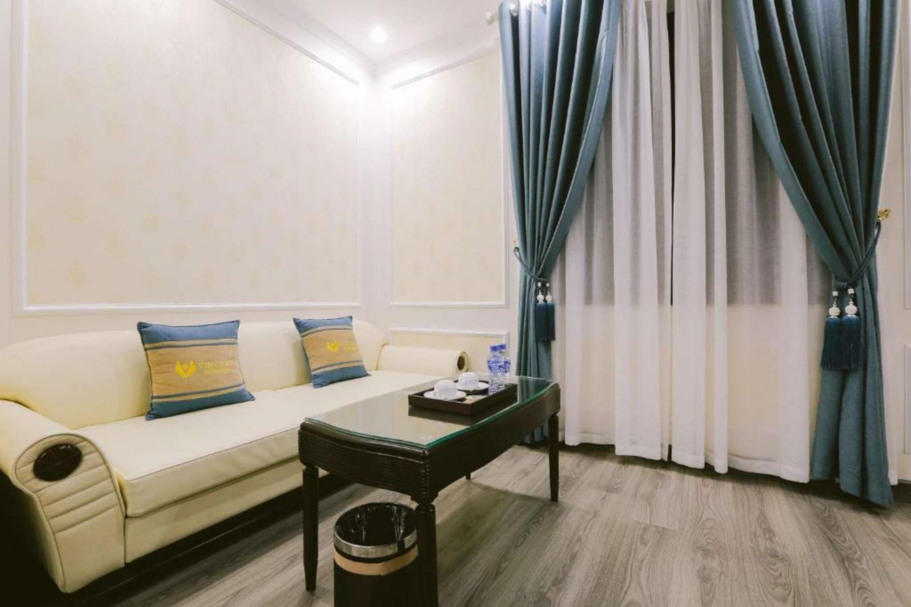 Một góc trong phòng nghỉ của Vincent Ha Long Hotel