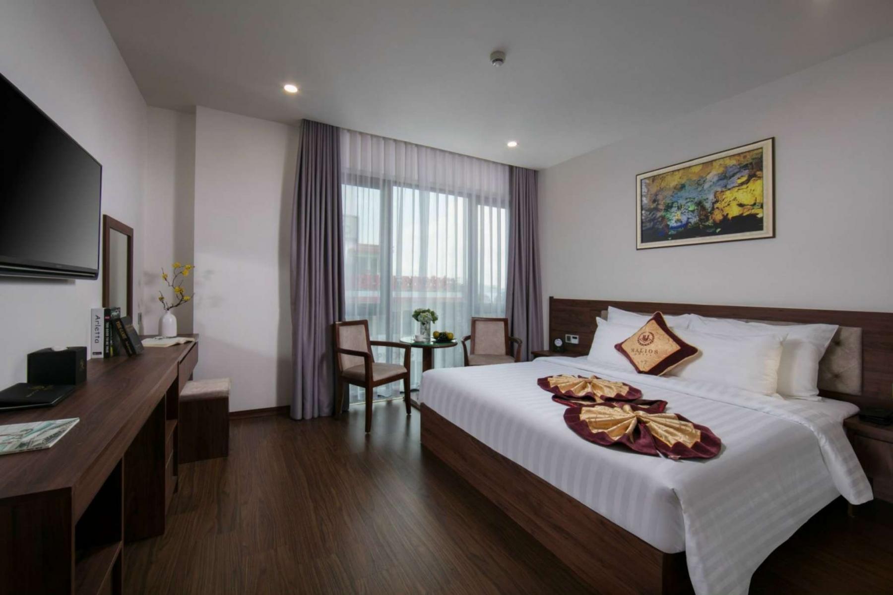 Hạng phong cơ bản khác với giường đôi cực lớn của Halios Ha Long Hotel