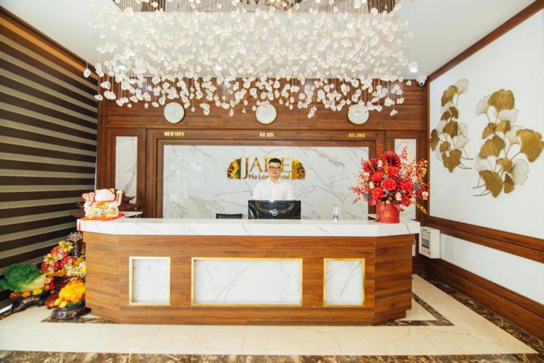 Quầy lễ tân của Jade Ha Long Hotel