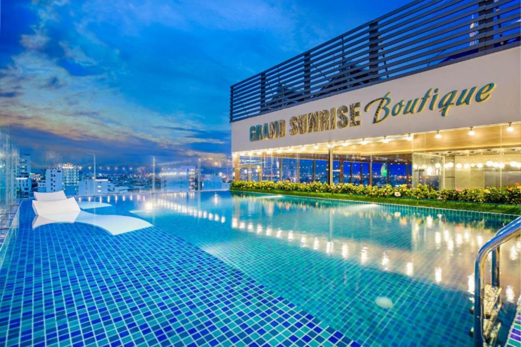 bể bơi Grand Sunrise Boutique Hotel