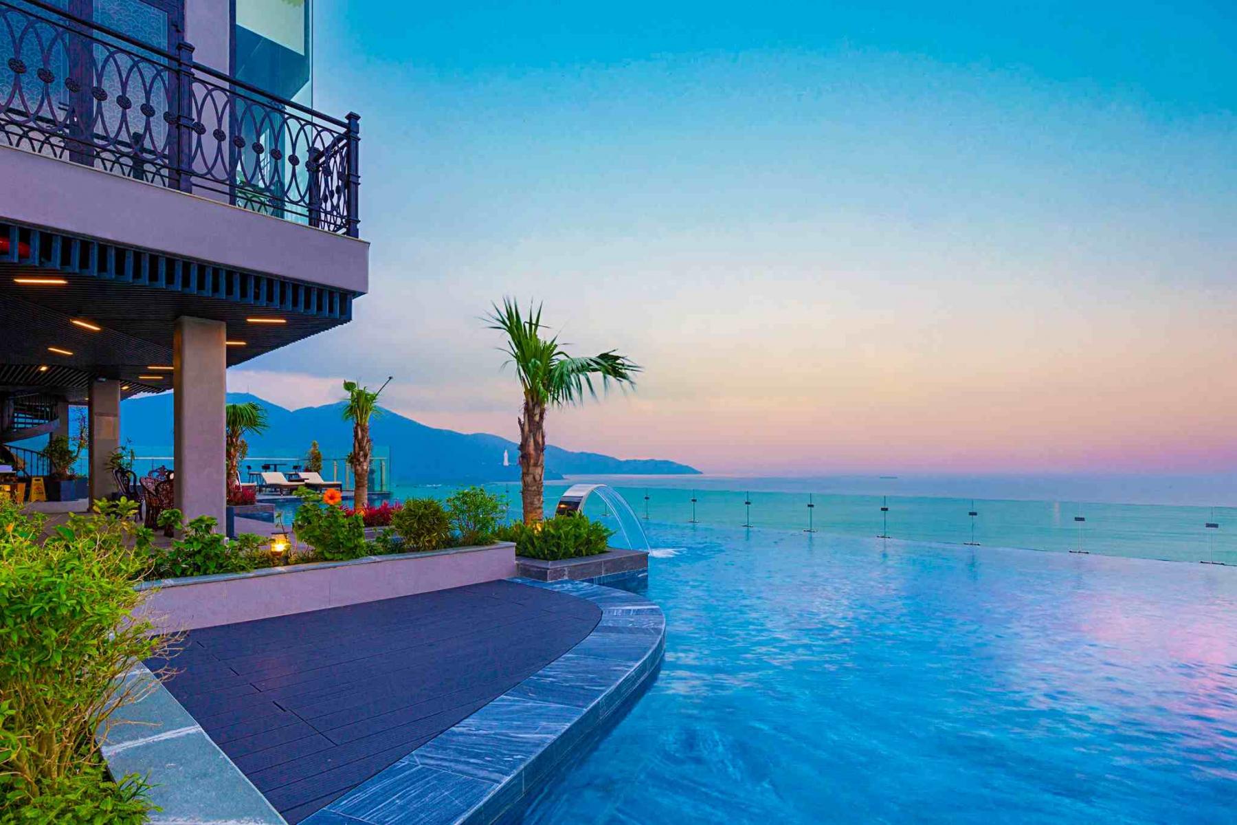 Không gian bên ngoài của Peninsula Hotel Da Nang 