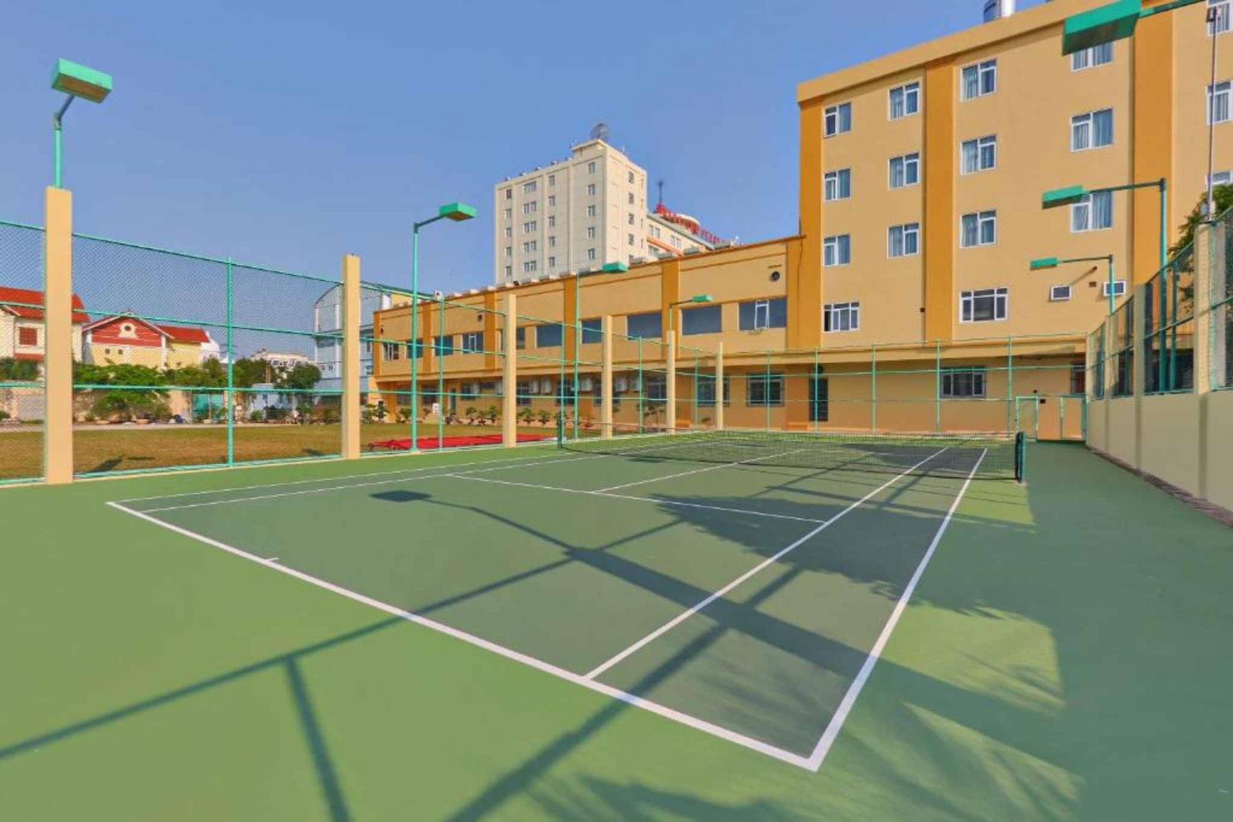 Sân tennis của Hoang Son Peace Hotel 