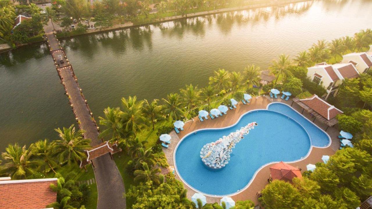 Hồ bơi tại Koi Resort & Spa Hội An