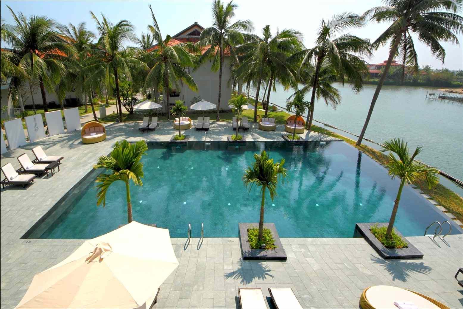 Hồ bơi tại Hội An Beach Resort