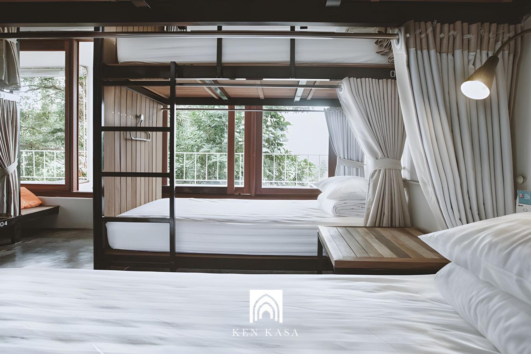 Cửa sổ lớn giúp lưu thông khí tự nhiên 