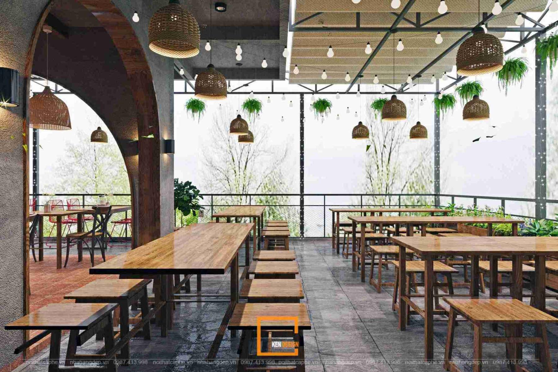 Ban c&ocirc;ng tầng tr&ecirc;n được tận dụng tốt trong qu&aacute;n cafe căn g&oacute;c