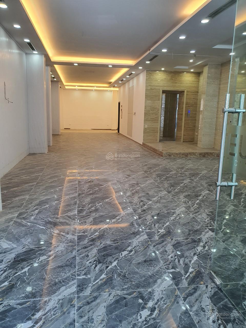 Cho thuê mặt bằng kinh doanh siêu chất tại mặt phố Bà Triệu, 120m2
